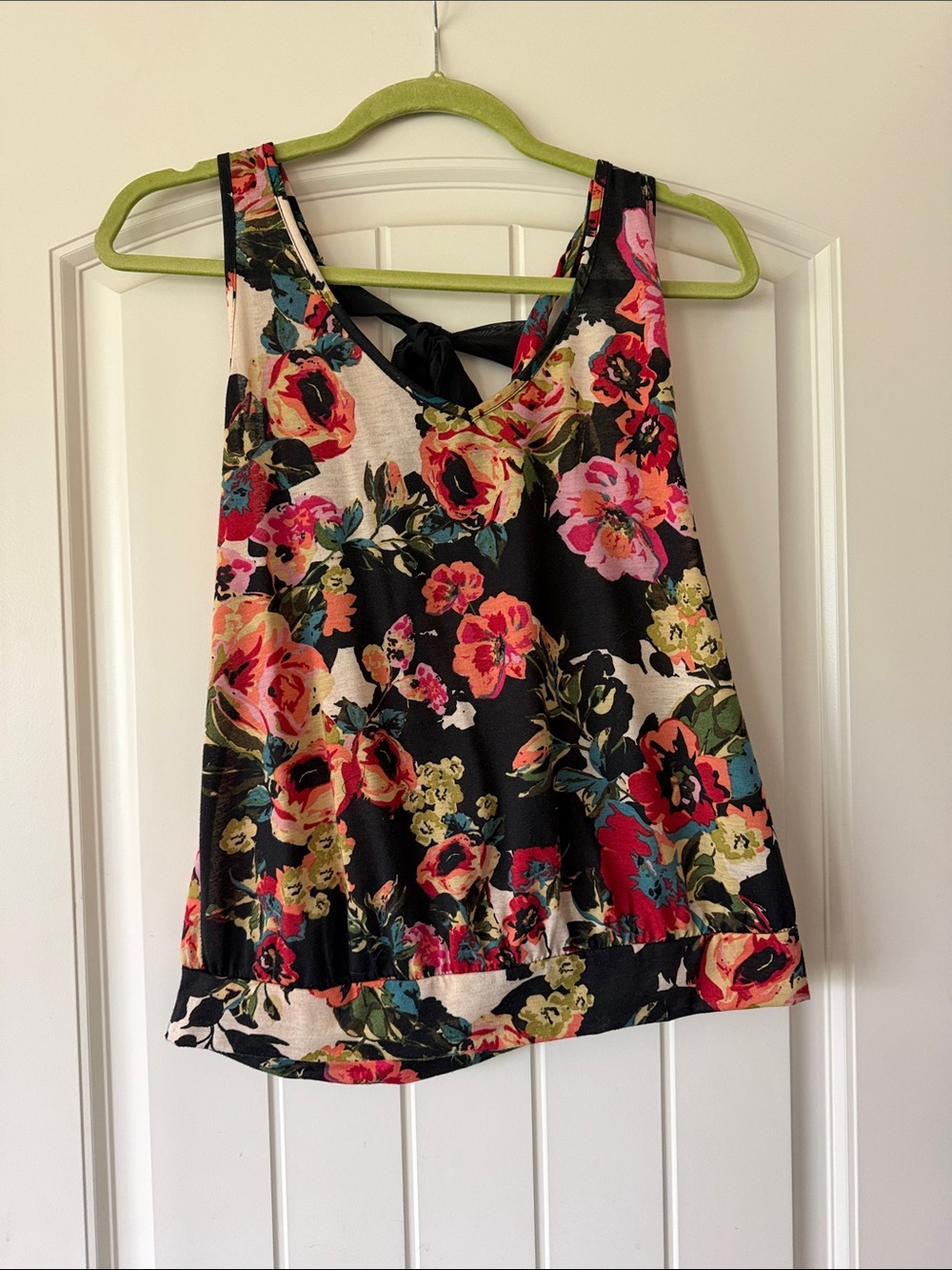 Floral Tie-Back Sleeveless Top in Black and Pink